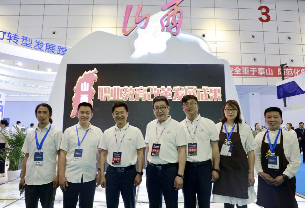 校长孔庆生参加乡村振兴典型案例分享会