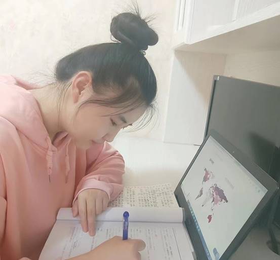 金融1901班 贺怡慧