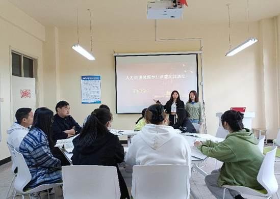 图片6人力专业学生的素质拓展活动1