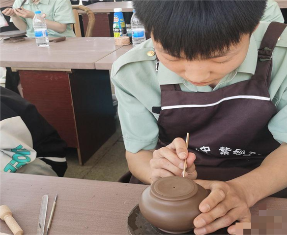 2023年乡宁县职业中学职业教育周紫砂技能展示活动