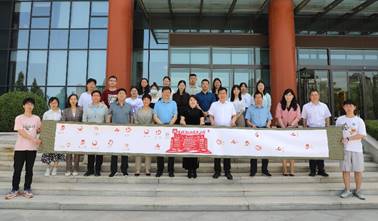 图片包含 路, 人, 建筑, 人们描述已自动生成