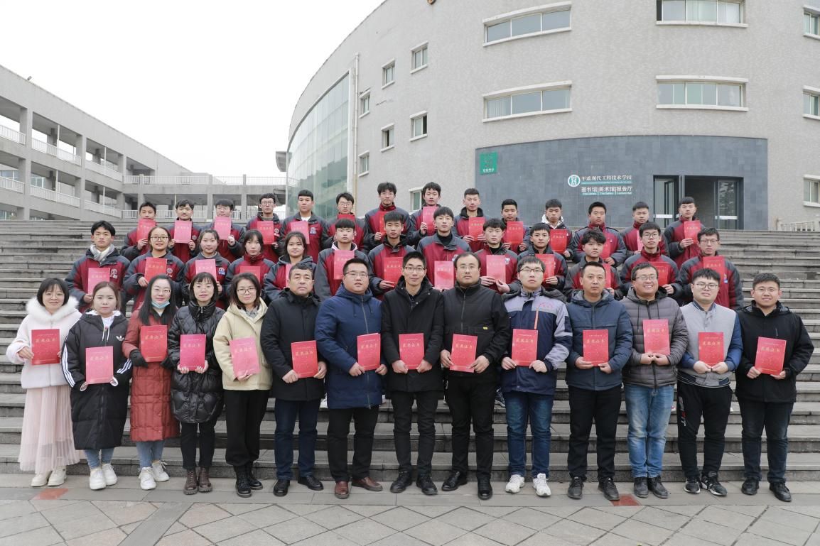 迎接全国技能大赛二等奖凯旋