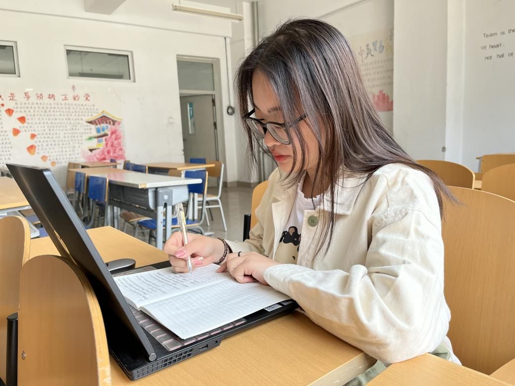 建筑设计学院 石雨菲